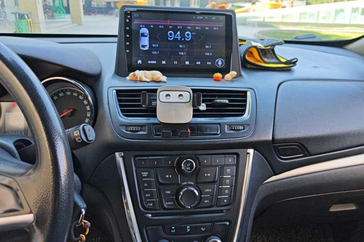Used Buick Encore 2015 1.4T Automatic Two-Wheel Drive Urban Elite Version Audio And AC Panel