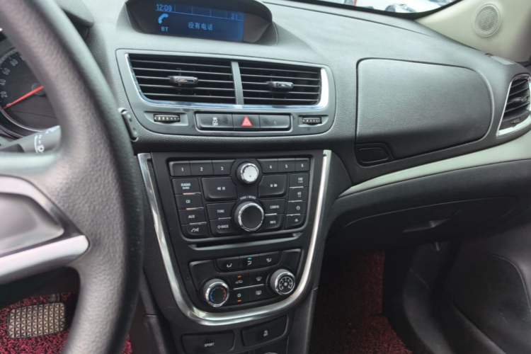 Used Buick Encore 2015 1.4T Automatic Two-Wheel Drive Urban Elite Version Audio And AC Panel