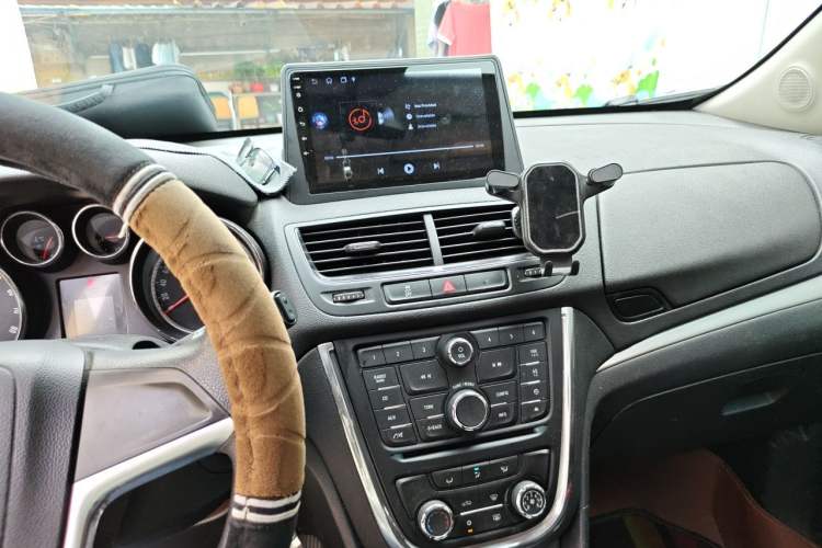 Used Buick Encore 2015 1.4T Automatic Two-Wheel Drive Urban Elite Version Audio And AC Panel