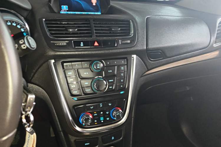 Used Buick Encore 2015 1.4T Automatic Two-Wheel Drive Urban Leading Model Audio And AC Panel
