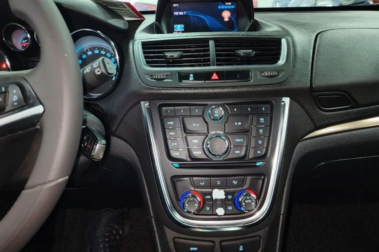 Used Buick Encore 2015 1.4T Automatic Two-Wheel Drive Urban Leading Model Audio And AC Panel