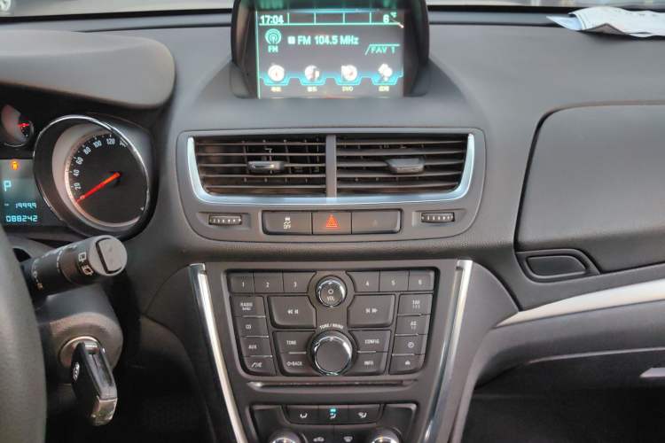 Used Buick Encore 2015 1.4T Automatic Two-Wheel Drive Urban Elite Version Audio And AC Panel