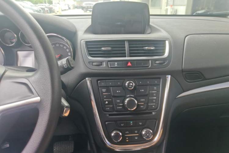 Used Buick Encore 2015 1.4T Automatic Two-Wheel Drive Urban Elite Version Audio And AC Panel
