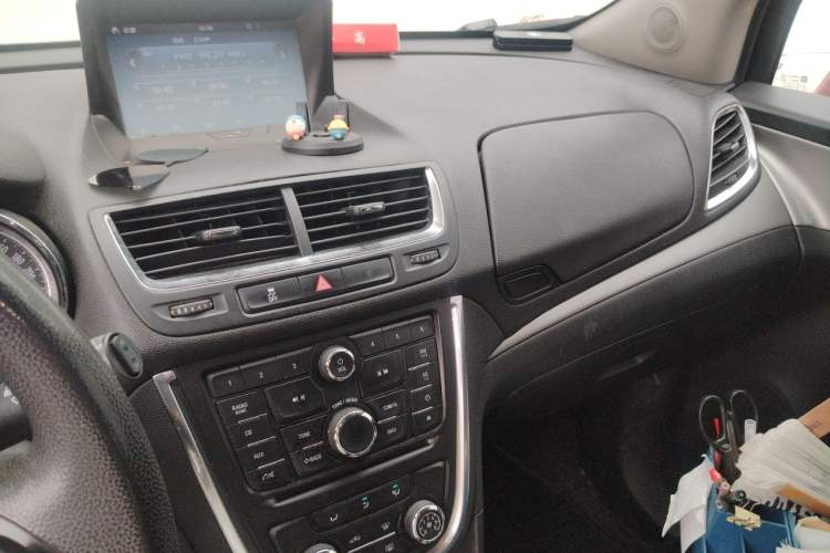 Used Buick Encore 2015 1.4T Automatic Two-Wheel Drive Urban Elite Version Audio And AC Panel
