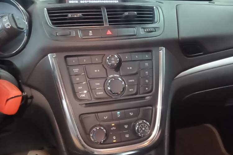 Used Buick Encore 2015 1.4T Automatic Two-Wheel Drive Urban Elite Version Audio And AC Panel