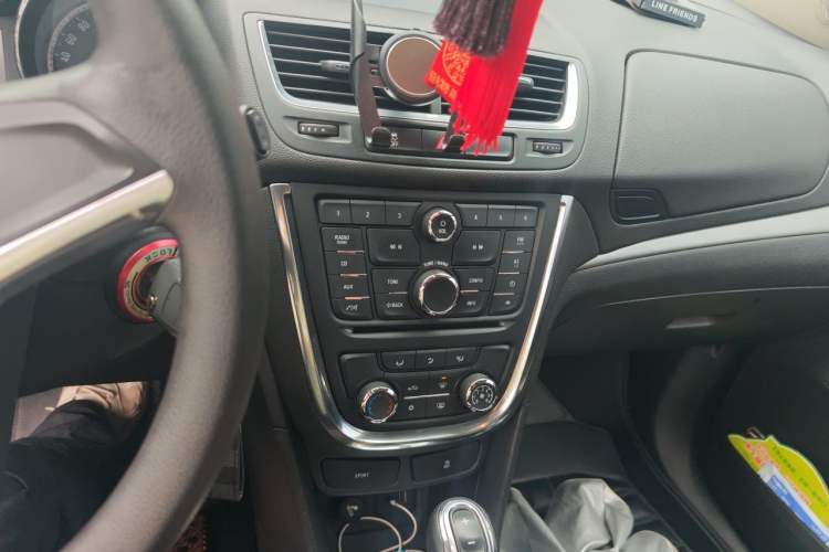 Used Buick Encore 2015 1.4T Automatic Two-Wheel Drive Urban Elite Version Audio And AC Panel
