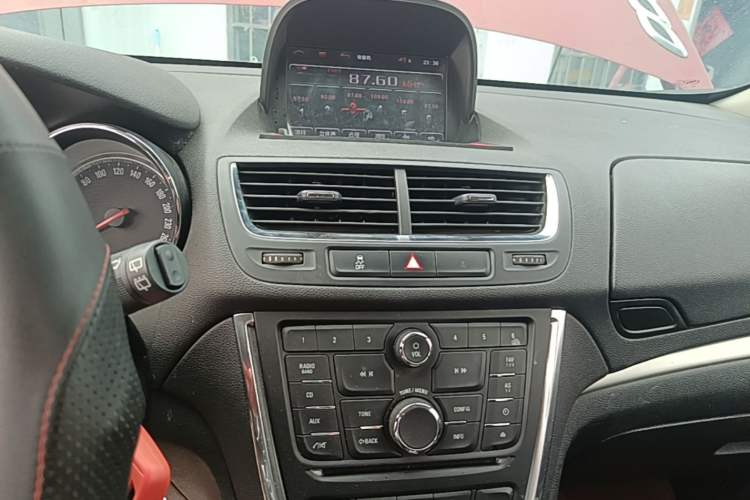Used Buick Encore 2015 1.4T Automatic Two-Wheel Drive Urban Elite Version Audio And AC Panel