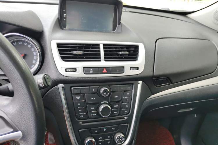 Used Buick Encore 2015 1.4T Automatic Two-Wheel Drive Urban Elite Version Audio And AC Panel