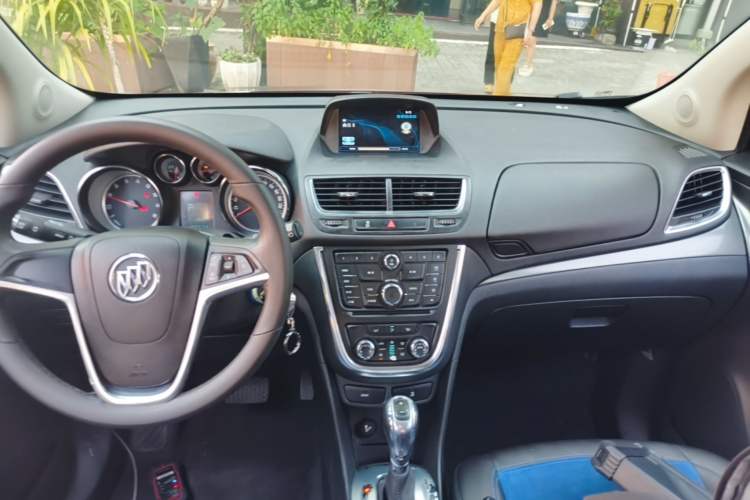 Used Buick Encore 2015 1.4T Automatic Two-Wheel Drive Urban Leading Model Audio And AC Panel