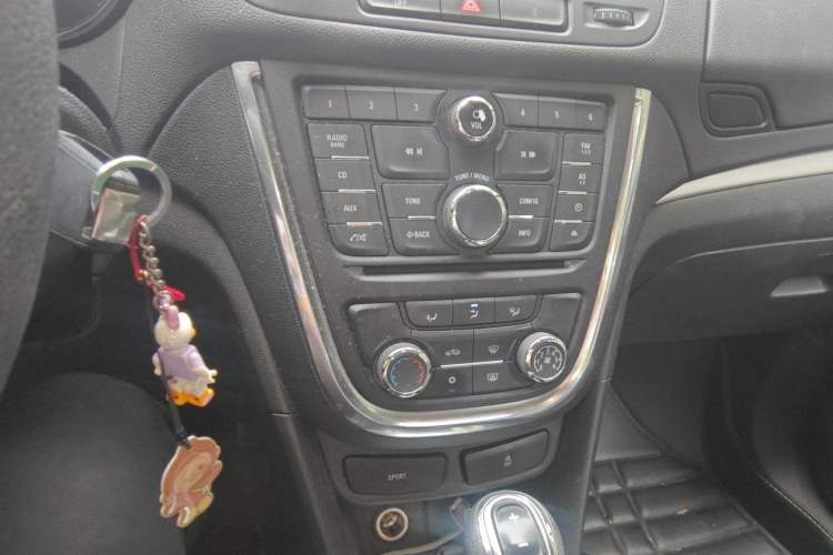 Used Buick Encore 2015 1.4T Automatic Two-Wheel Drive Urban Elite Version Audio And AC Panel