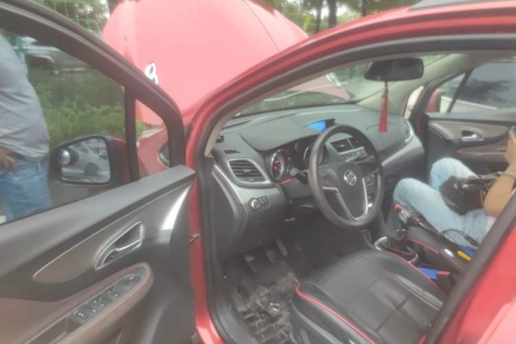 Used Buick Encore 2015 1.4T Manual Two-Wheel Drive Urban Advanced Model Driver Seat