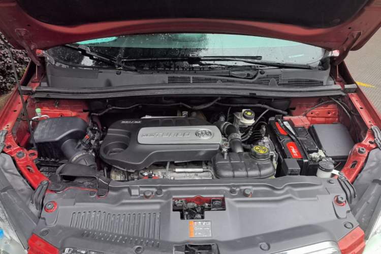 Used Buick Encore 2015 1.4T Automatic Two-Wheel Drive Urban Elite Version Engine Bay