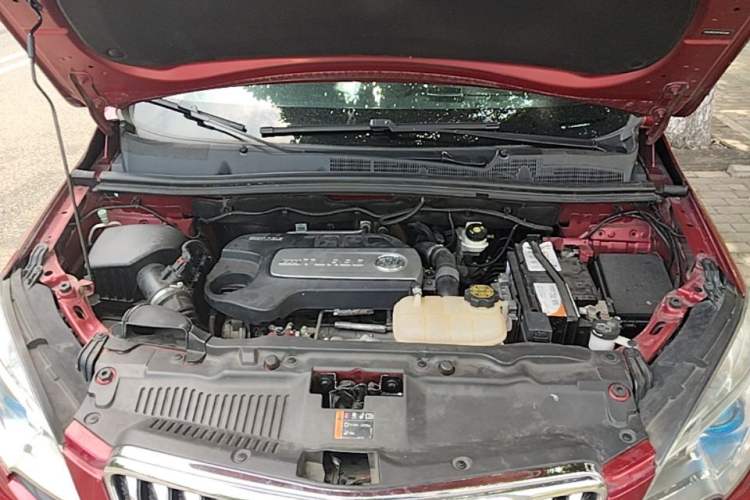 Used Buick Encore 2015 1.4T Automatic Two-Wheel Drive Urban Elite Version Engine Bay