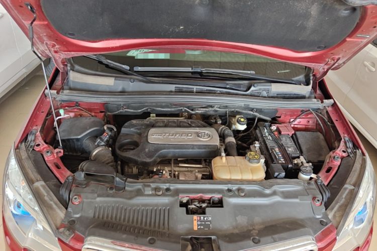 Used Buick Encore 2015 1.4T Automatic Two-Wheel Drive Urban Elite Version Engine Bay