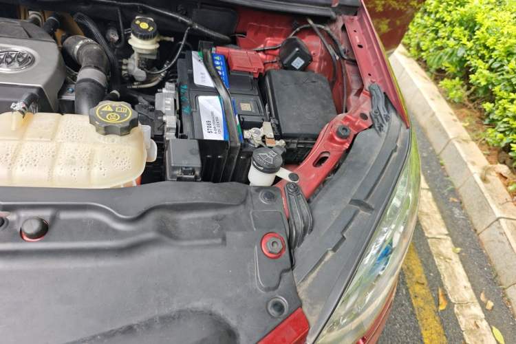 Used Buick Encore 2015 1.4T Automatic Two-Wheel Drive Urban Leading Model Engine Bay Left