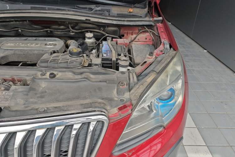 Used Buick Encore 2015 1.4T Automatic Two-Wheel Drive Urban Elite Version Engine Bay Left