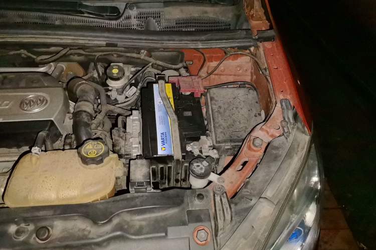 Used Buick Encore 2015 1.4T Manual Two-Wheel Drive Urban Advanced Model Engine Bay Left