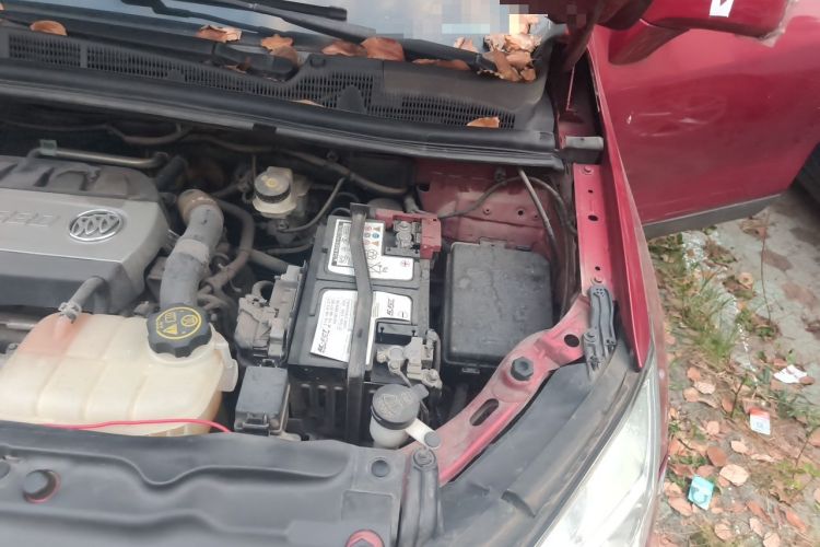 Used Buick Encore 2015 1.4T Automatic Two-Wheel Drive Urban Elite Version Engine Bay Left