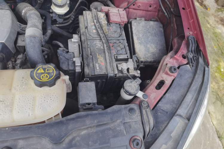 Used Buick Encore 2015 1.4T Automatic Two-Wheel Drive Urban Leading Model Engine Bay Left
