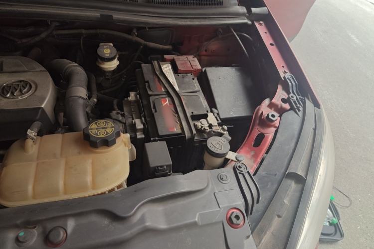 Used Buick Encore 2015 1.4T Automatic Two-Wheel Drive Urban Elite Version Engine Bay Left
