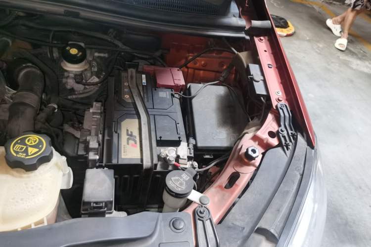 Used Buick Encore 2015 1.4T Automatic Two-Wheel Drive Urban Elite Version Engine Bay Left