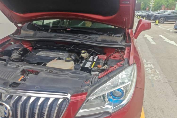 Used Buick Encore 2015 1.4T Automatic Two-Wheel Drive Urban Elite Version Engine Bay Left