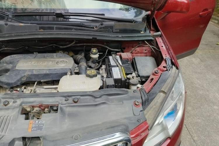 Used Buick Encore 2015 1.4T Automatic Two-Wheel Drive Urban Elite Version Engine Bay Left