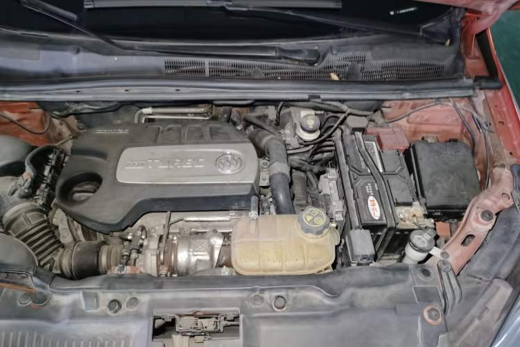 Used Buick Encore 2015 1.4T Automatic Two-Wheel Drive Urban Elite Version Engine Bay Left