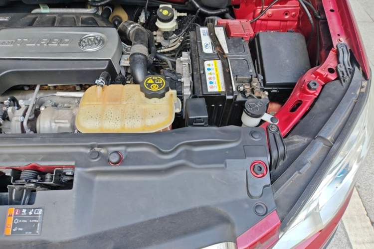 Used Buick Encore 2015 1.4T Automatic Two-Wheel Drive Urban Elite Version Engine Bay Left