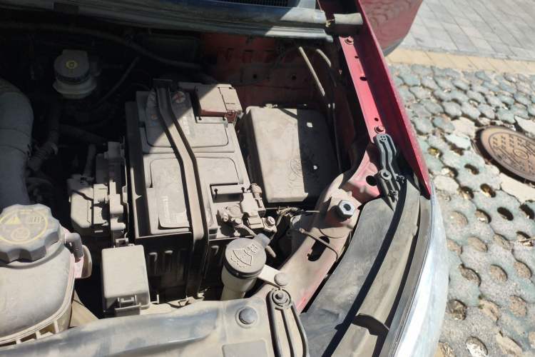 Used Buick Encore 2015 1.4T Automatic Two-Wheel Drive Urban Elite Version Engine Bay Left
