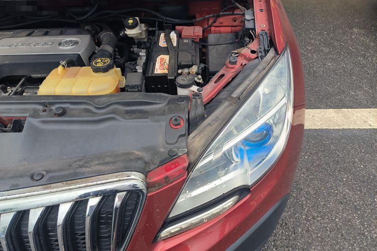 Used Buick Encore 2015 1.4T Automatic Two-Wheel Drive Urban Elite Version Engine Bay Left