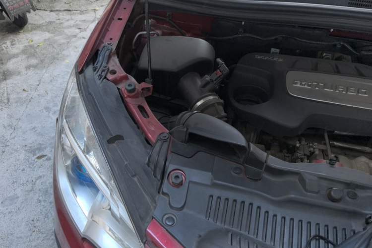 Used Buick Encore 2015 1.4T Automatic Two-Wheel Drive Urban Elite Version Engine Bay Right