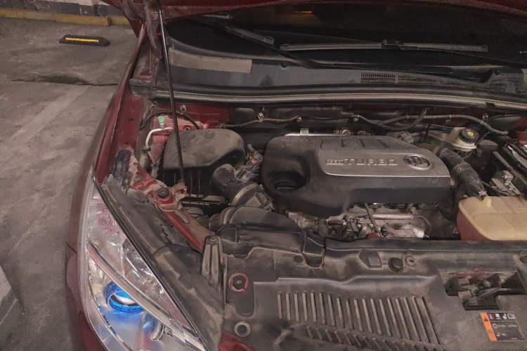 Used Buick Encore 2015 1.4T Automatic Two-Wheel Drive Urban Elite Version Engine Bay Right
