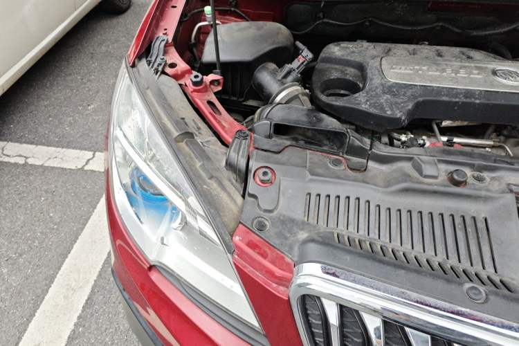 Used Buick Encore 2015 1.4T Automatic Two-Wheel Drive Urban Elite Version Engine Bay Right