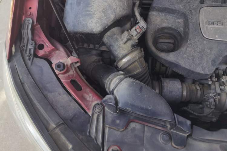 Used Buick Encore 2015 1.4T Automatic Two-Wheel Drive Urban Leading Model Engine Bay Right