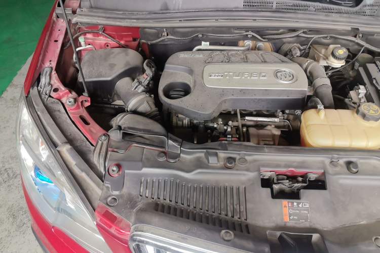 Used Buick Encore 2015 1.4T Automatic Two-Wheel Drive Urban Elite Version Engine Bay Right