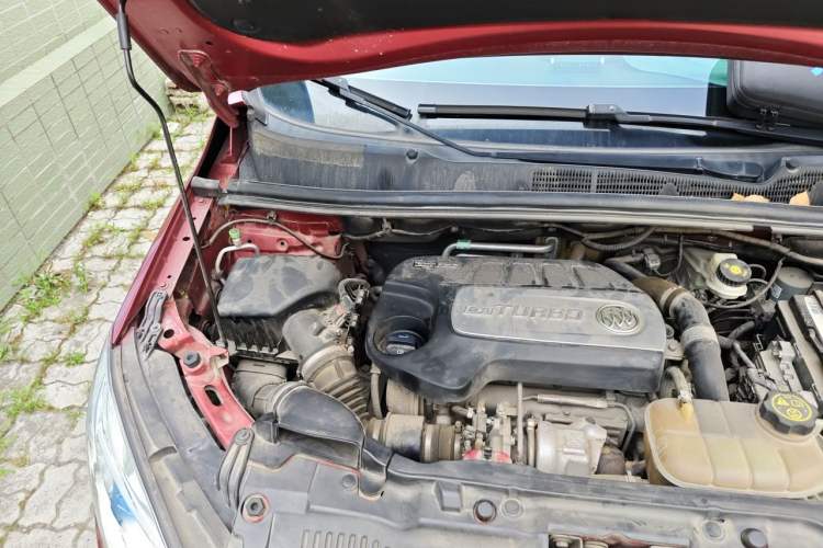 Used Buick Encore 2015 1.4T Automatic Two-Wheel Drive Urban Elite Version Engine Bay Right