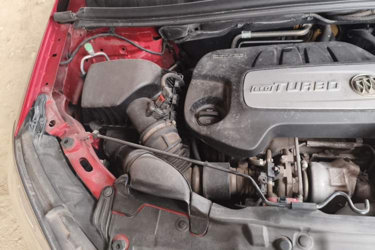 Used Buick Encore 2015 1.4T Automatic Two-Wheel Drive Urban Elite Version Engine Bay Right