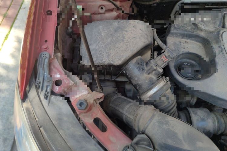 Used Buick Encore 2015 1.4T Automatic Two-Wheel Drive Urban Elite Version Engine Bay Right