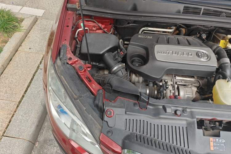 Used Buick Encore 2015 1.4T Automatic Two-Wheel Drive Urban Elite Version Engine Bay Right