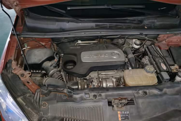 Used Buick Encore 2015 1.4T Automatic Two-Wheel Drive Urban Elite Version Engine Bay Right
