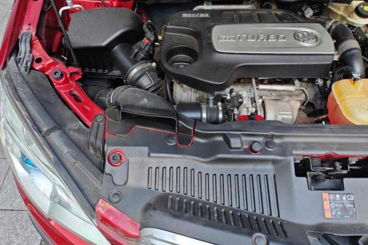 Used Buick Encore 2015 1.4T Automatic Two-Wheel Drive Urban Elite Version Engine Bay Right