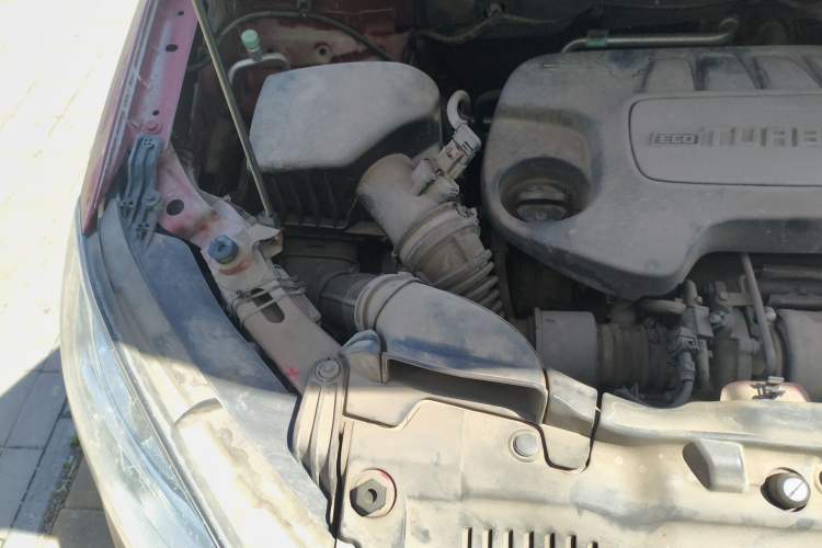 Used Buick Encore 2015 1.4T Automatic Two-Wheel Drive Urban Elite Version Engine Bay Right