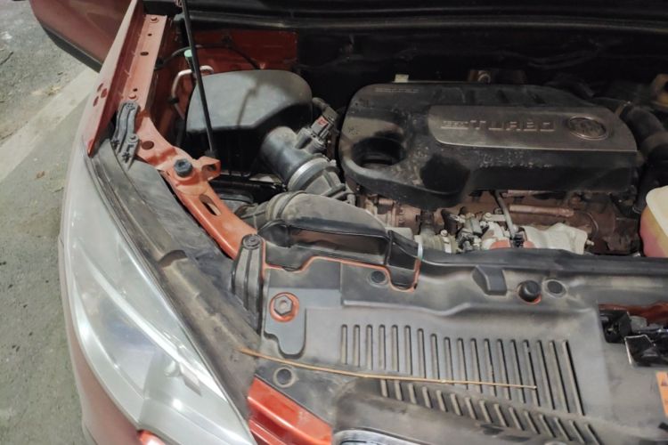 Used Buick Encore 2015 1.4T Automatic Two-Wheel Drive Urban Elite Version Engine Bay Right