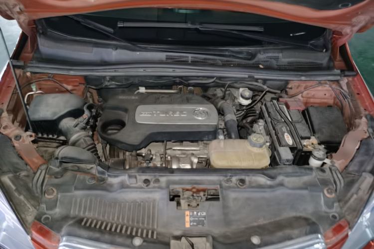 Used Buick Encore 2015 1.4T Automatic Two-Wheel Drive Urban Elite Version Engine Bay