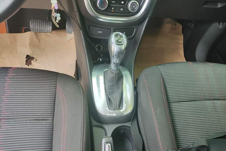 Used Buick Encore 2015 1.4T Automatic Two-Wheel Drive Urban Elite Version Gear Lever