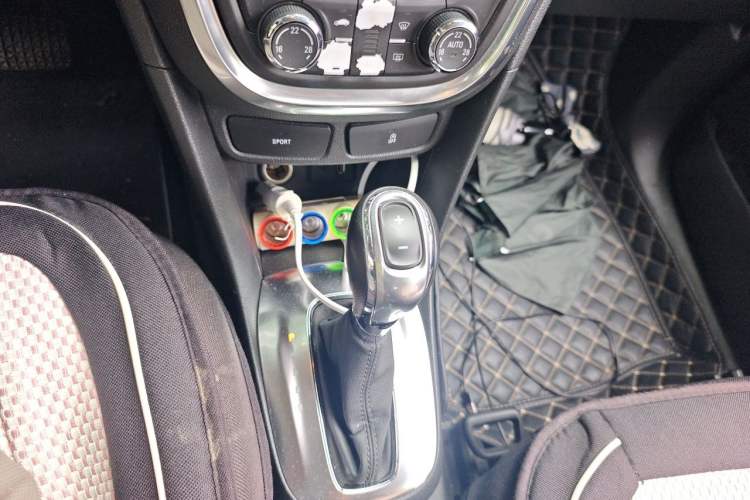 Used Buick Encore 2015 1.4T Automatic Two-Wheel Drive Urban Leading Model Gear Lever