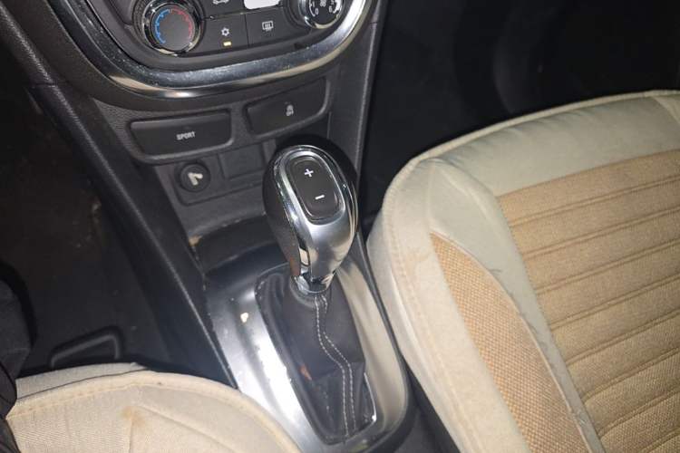 Used Buick Encore 2015 1.4T Automatic Two-Wheel Drive Urban Elite Version Gear Lever