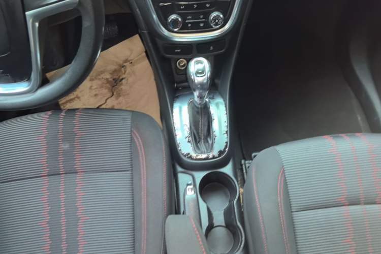 Used Buick Encore 2015 1.4T Automatic Two-Wheel Drive Urban Elite Version Gear Lever