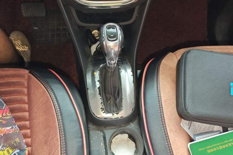 Used Buick Encore 2015 1.4T Automatic Two-Wheel Drive Urban Elite Version Gear Lever